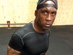 фото - Дедовский клуб. Найджел Бенн и Рикардо Майорга отбоксируют в Бирмингеме