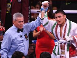 фото - Ортис ярко уничтожил Варгаса. Дрался без Гарсии — тот не прошёл тест на COVID-19