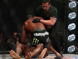 фото - Bellator 110: Куинтон Джексон нокаутировал Мпумбу, Заяц проиграл Лавалю