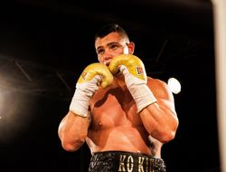 фото - Кевин Лерена защитил титул — нокаутировал уроженца Казахстана Артура Манна