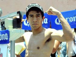 фото - Ганиган Лопес остался чемпионом WBC, победив Таконинга