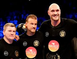 фото - Рикки Хэттон назвал лучшего супертяжа мира и дал прогноз на бой Руис-Джошуа II