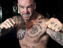 фото - «Папаша» Лукас Браун хочет подраться с Дэвидом Прайсом