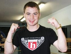 фото - Келл Брук нахваливает белорусского оппонента, но не забывает о Хане