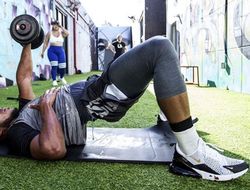 фото - Проводы Бетербиева, Джошуа на скакалке, Макгрегор на лапах с сыном — соцсети