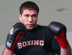 фото - Травма не позволит Тарасу Биденко встретиться с Кубратом Пулевым