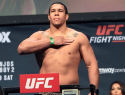 фото - UFC: Дмитрий Смоляков проиграл дебютный бой в промоушене