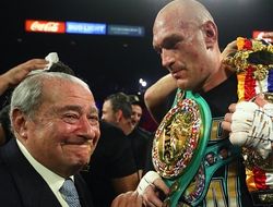 фото - Промоутер Фьюри признался, что будет болеть за Усика в бою с Джошуа