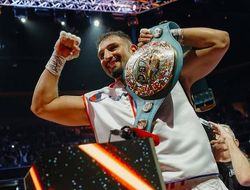 фото - Дожидаться Усика или провести защиту полутитула? Уоррен о планах Кабайела
