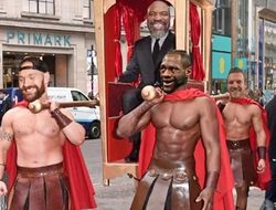 фото - Вести из соцсетей: Мэйуэзер показал коллекцию поясов, а Сталлоне — завидную для 72 лет форму