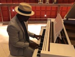 фото - Вести из соцсетей: Броунер продолжает сорить деньгами, Нурмагомедов спорит с Кормье, Хопкинс сел за рояль