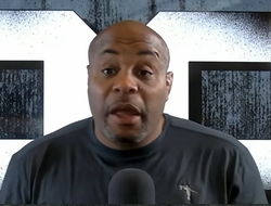 фото - Кормье требует сделать бой Макгрегора и Чендлера титульным. Вы поддерживаете такое предложение?