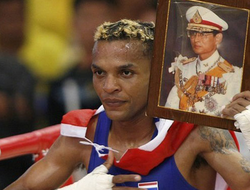 фото - Амнат Руэнроэнг подерётся с Макуильямсом Арройо