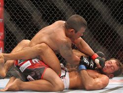 фото - UFC Fight Night 39: Маирбек Тайсумов проиграл Мишелу Празерешу