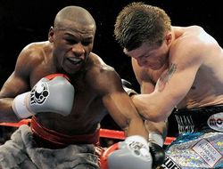 фото - Флойд Мэйуэзер: «Заряжаюсь на досрочную победу в бою с Альваресом»