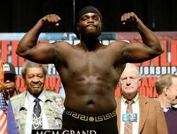 фото - Стиверн побывал в нокдауне, но всё же одолел Росси