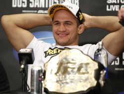 фото - UFC on FOX 13: Дос Сантос выиграл у Миочича