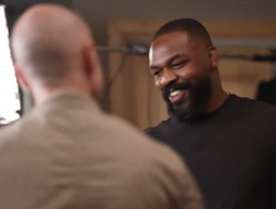 фото - Джонс в последнюю минуту отказал в интервью — причина вас позабавит