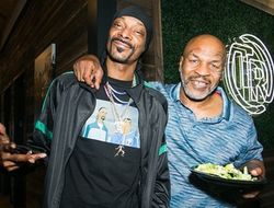 фото - Стрекоза напугала Адесанью, Пакьяо учит сына боксу, убийственные кики Рогана — соцсети