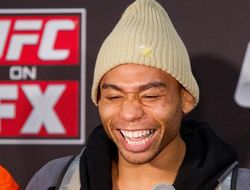 фото - Джон Додсон решил избить Джонсона и Диллэшоу