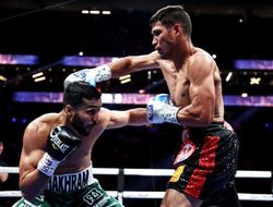 фото - Гиясов завоевал титул, унылый перформанс от Кастро