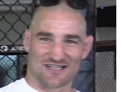 фото - Набрали де**мовых людишек из третьесортных стран — Стриклэнд о политике UFC