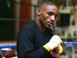 фото - Девон Александер: «Амир Хан не доберётся до боя с Мэйуэзером»