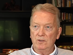 фото - «Всё что интересует Усика — это большие гонорары». Промоутер Фьюри о сделке украинца с саудитами