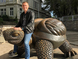 фото - Усик продолжает спарринги, Трояновский оседлал рептилию, Уоррингтон подписал гору — соцсети