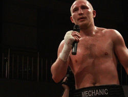 фото - «Механик» Дмитрий Михайленко победил Секу Пауэлла