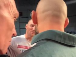 фото - Впечатляет! Названо количество зрителей пресс-конференции Чимаева и Стриклэнда