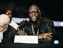 фото - Менеджер: Нам так и не рассказали, сколько Джошуа заработает за бой с Уайдером