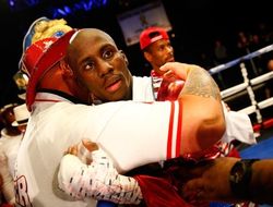 фото - Тевин Фармер считает, что его ограбили, Compubox частично подтверждает