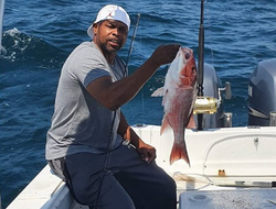 фото - Шлеменко обнаружил утопленника, Олейник с цыпочками, а Рой Джонс с уловом — соцсети 