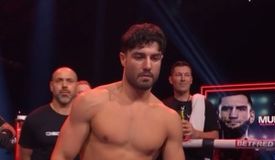 У нас апсет! Келли отобрал пояс у Муртазалиева: видео