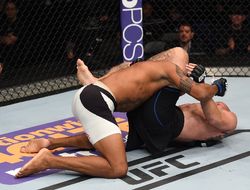 фото - UFC: Серроне победил Оливейру, Абдурахимов выиграл у Гамильтона