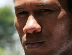 фото - Я сломаю ему шею — Соуза приглашает Сен-Пьера в октагон