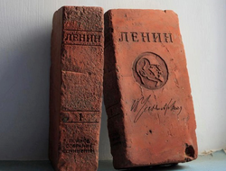 фото - Жермен Тейлор: кирпич – аргумент в ссоре