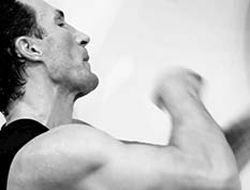 фото - Беспощадный Владимир Кличко на тренировке порвал грушу