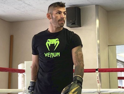 фото - Линарес интригует, Мадримов прыгает на руках, Фергюсон отплясывает — соцсети 