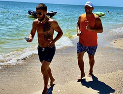 фото - Набравший вес Ломаченко на пробежке, фаны Фьюри встретили Джошуа, Ян и Гарбрандт ссорятся в Twitter — соцсети 