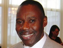 фото - IBF: Либо Индонго дерётся с Липинцом, либо оставляет титул вакантным