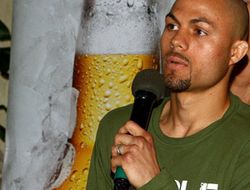 фото - Кермит Синтрон против Адриана Гранадоса в «Городе ветров»