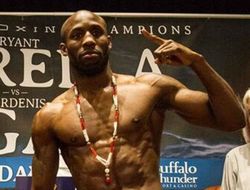 фото - Кубинец Угас нацеливается на бой с Эрролом Спенсом