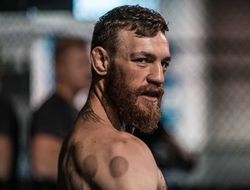 фото - Вести из соцсетей: Нурмагомедова заперли в клетке, Тарвер дымит на пенсии, Макгрегору отсосали кровь