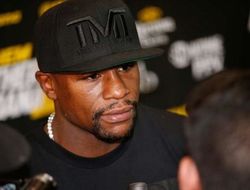 фото - Болельщики требовали боя с Макгрегором — Мэйуэзер о причине возобновления карьеры