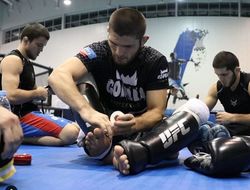 фото - Гвоздик работает с Атласом, Нурмагомедов со «львами», топ-5 шоу в ринге от Ломаченко — соцсети 