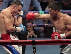 фото - Крутое пике сына Чавеса: Омар безвольно проиграл Пасу