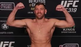 Взвешивание UFC 319: один бой сорван, у хедлайнеров порядок
