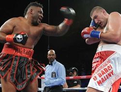 фото - Всему виной травма — супертяж Вах госпитализирован после боя с Миллером